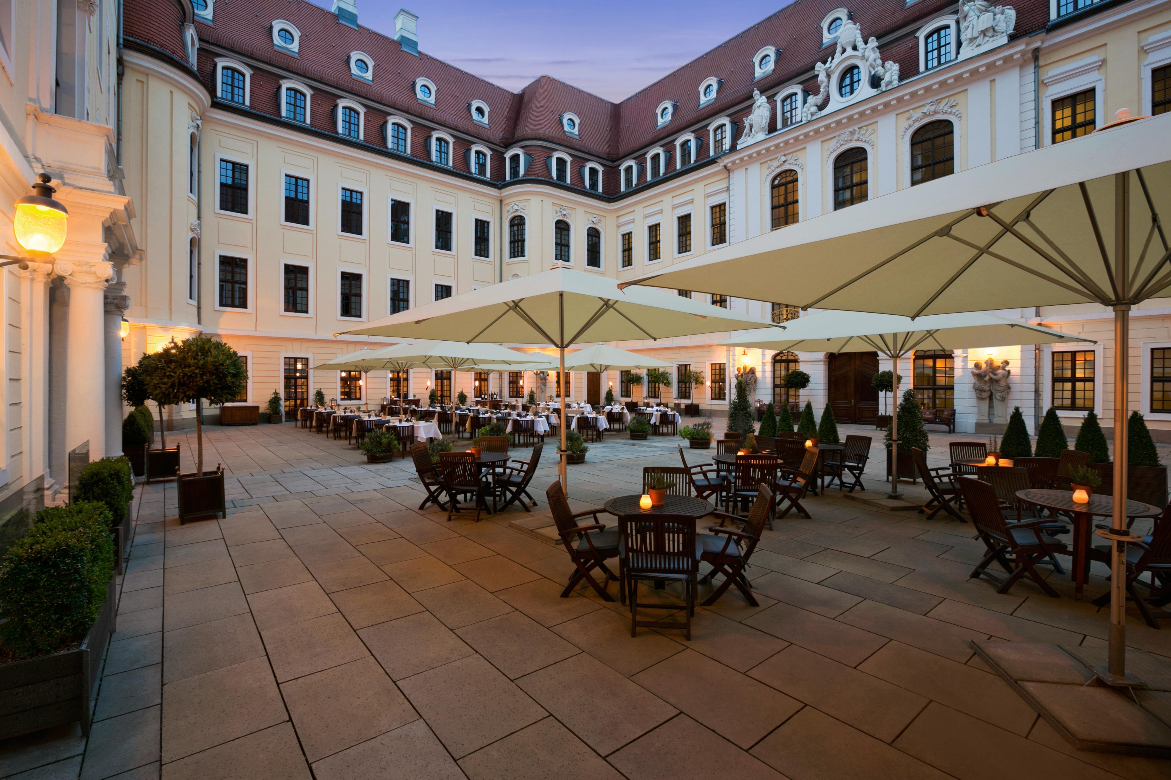 Hotel Taschenbergpalais Kempinski Dresden Restaurant foto The courtyard of the hotel