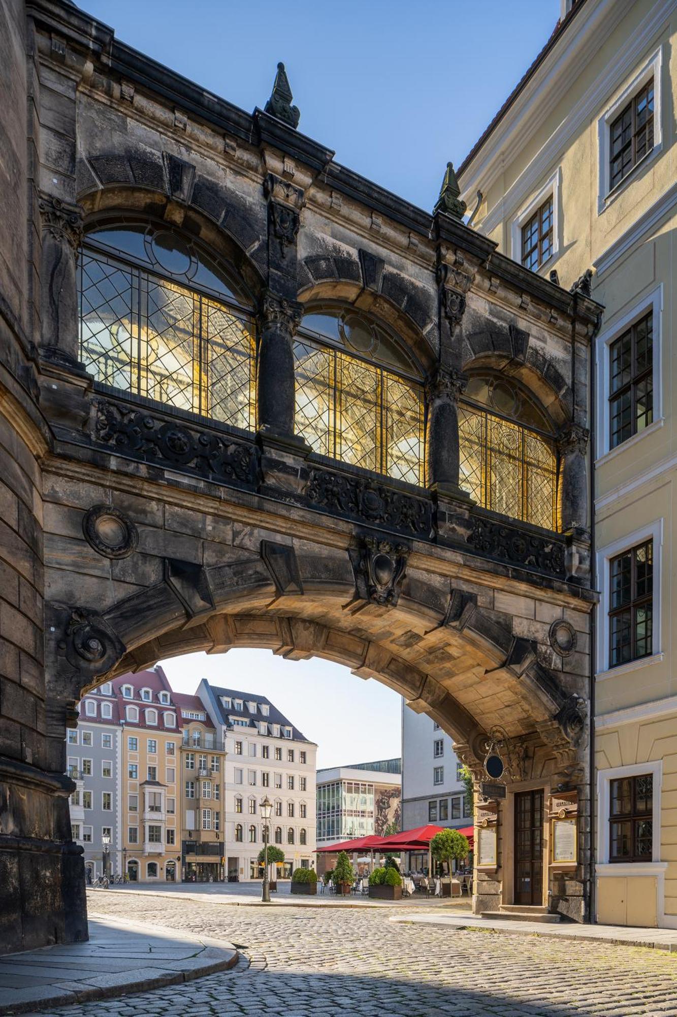 Hotel Taschenbergpalais Kempinski Dresden Buitenkant foto The gate of the University of Wittenberg