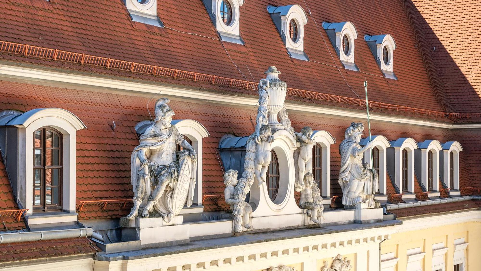 Hotel Taschenbergpalais Kempinski Dresden Buitenkant foto The figures of the four cardinal virtues